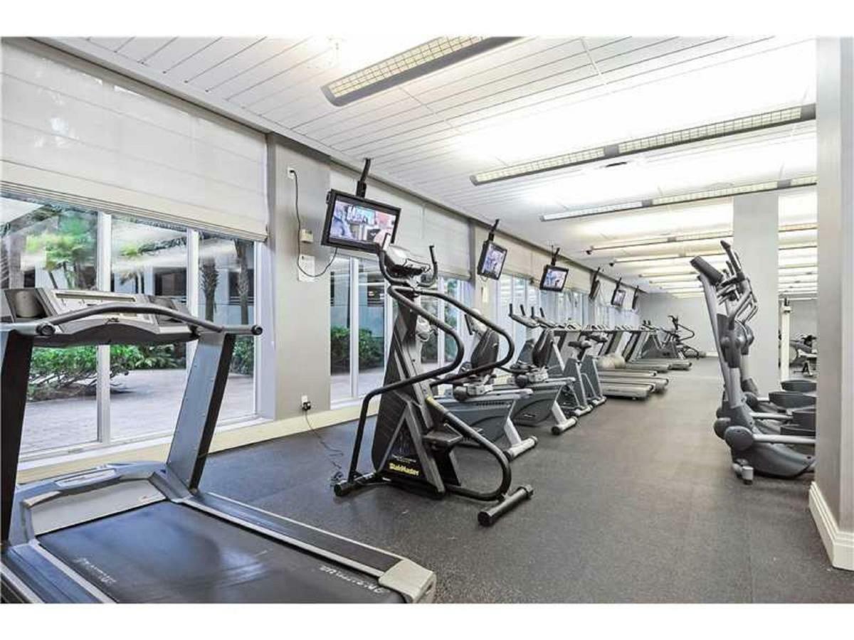 Miami Hollywood Condo 2Bd With Ocean View 005-21Mar Bagian luar foto